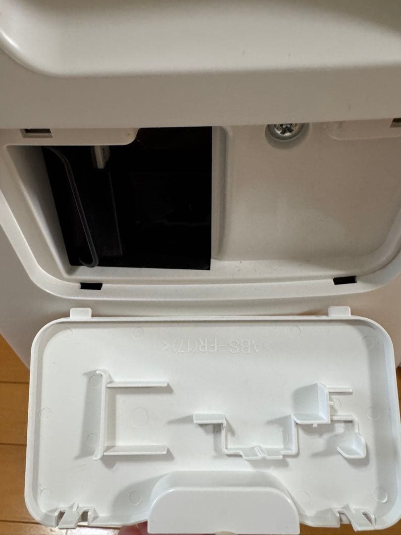 シャープ　ハイブリッド式 衣類乾燥除湿機 CV-SH150-W