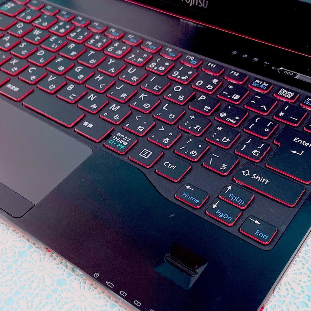 迷ったらコレ‼️タッチパネル✨️小型軽量！赤ノートパソコン快適SSD✨️薄型カメラ付き