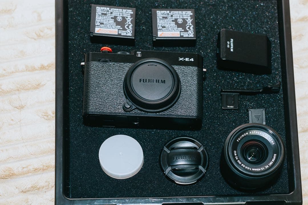 Fujifilm X-E4 ミラーレスカメラ 本体