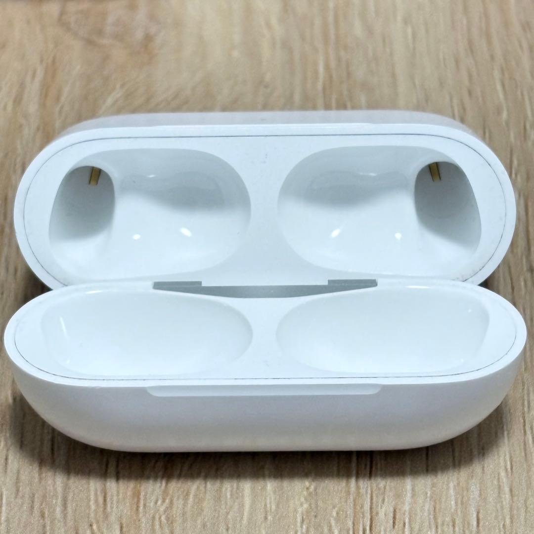 【純正品】Apple AirPods Pro 2本体充電ケース　A2698