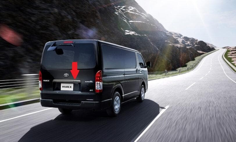 200系ハイエース ダークプライムＳ　純正バックドアガーニッシュ　サテンメッキ