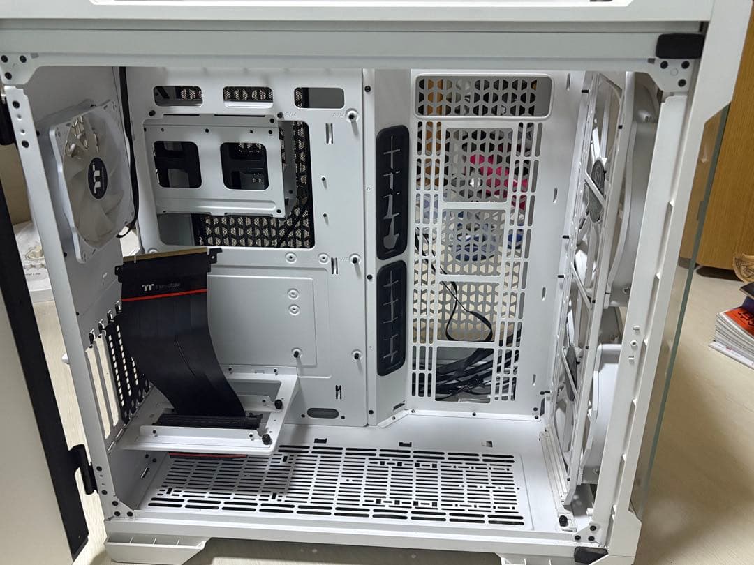 めぐ　Thermaltake VIEW 51 TG