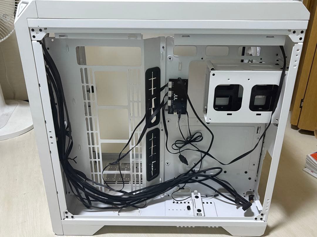 めぐ　Thermaltake VIEW 51 TG