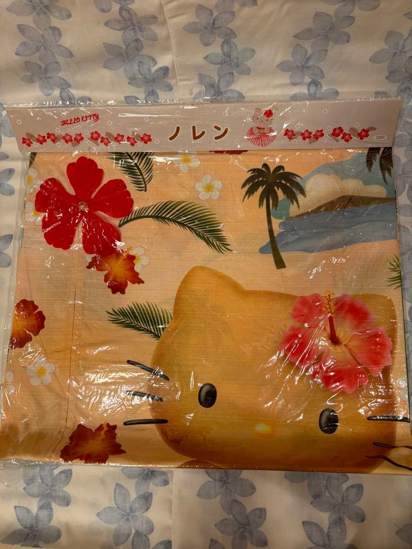 最終値下げハローキティ　ノレン　日焼けキティー