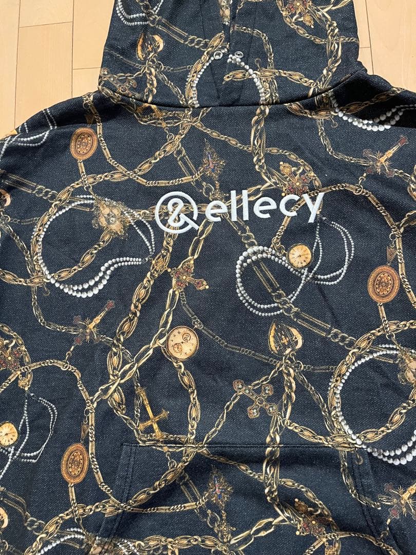 &ellecy チェーン柄パーカー