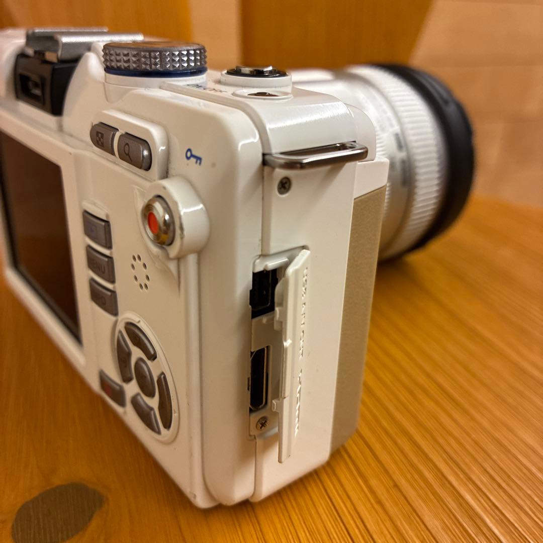 OLYMPUS PEN E-PL1S ホワイト ダブルズームキット　SDカード付