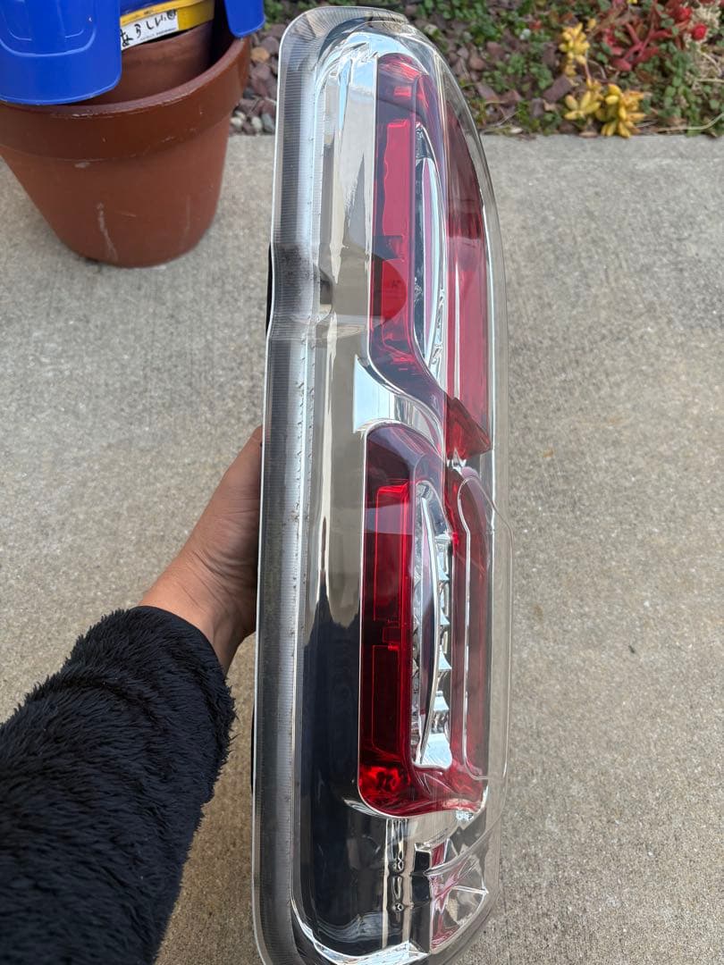 【美品】ハイエース テールランプ 左右セット LEDテールランプ　コネクタ式