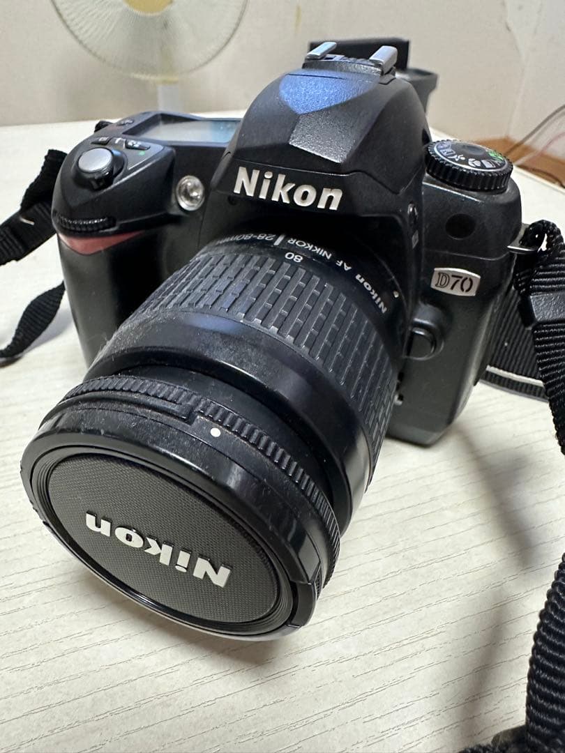 Nikon D70 デジタル一眼レフカメラ 本体とレンズ付き　中古