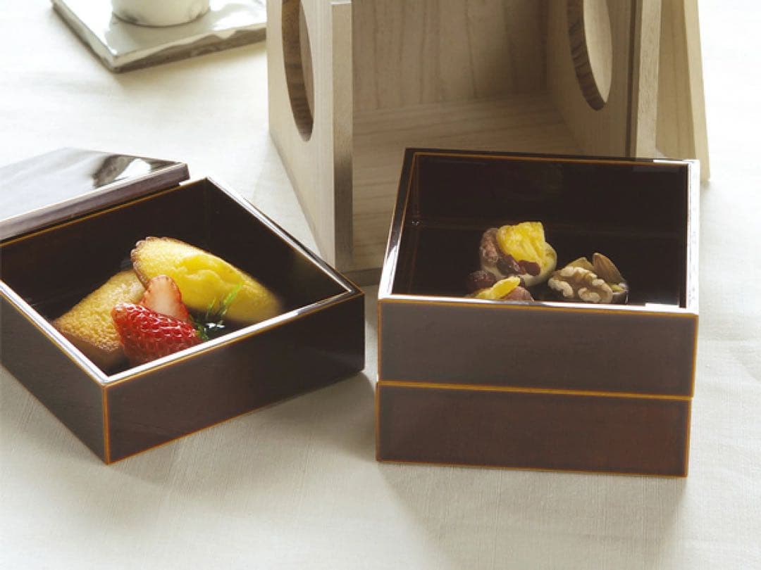 遊山箱　春慶三段重　野外にも持ち出せる手提げ式弁当箱