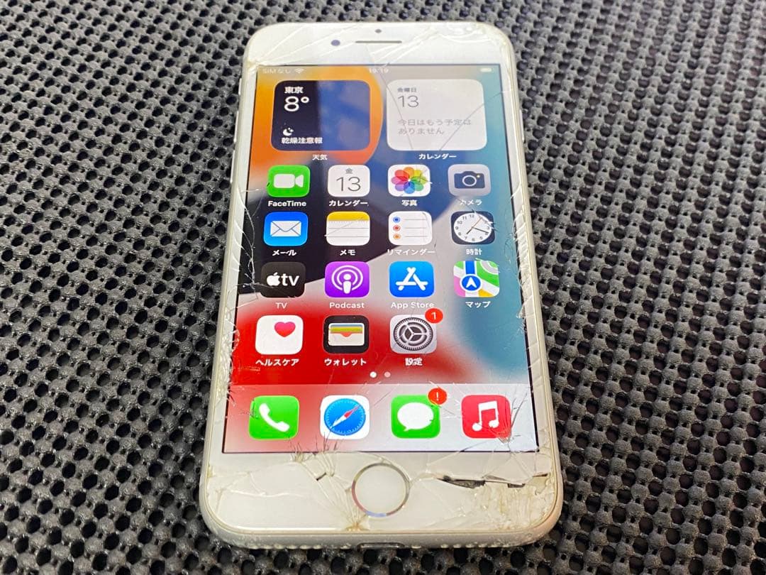 N135 iPhone8 64GB シルバー SIMロック解除済