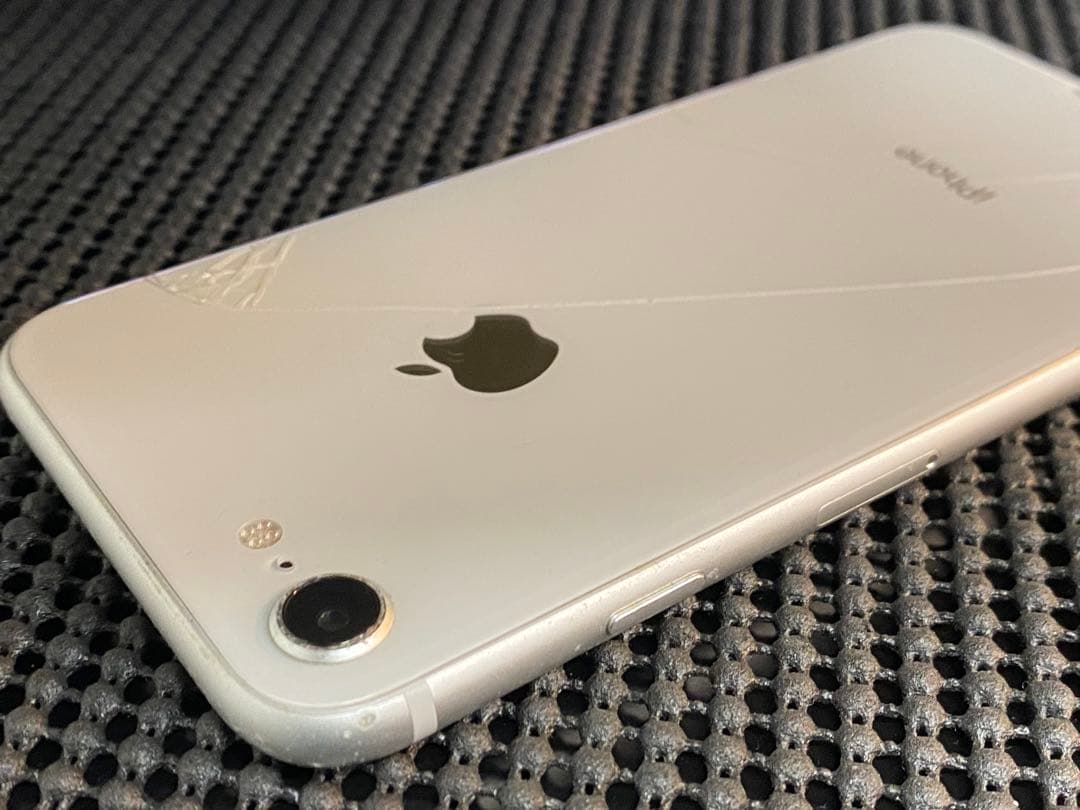 N135 iPhone8 64GB シルバー SIMロック解除済