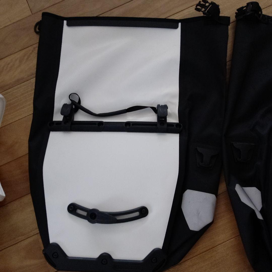 ORTLIEB オルトリーブ　大型車体装着バッグ ホワイト/ブラック