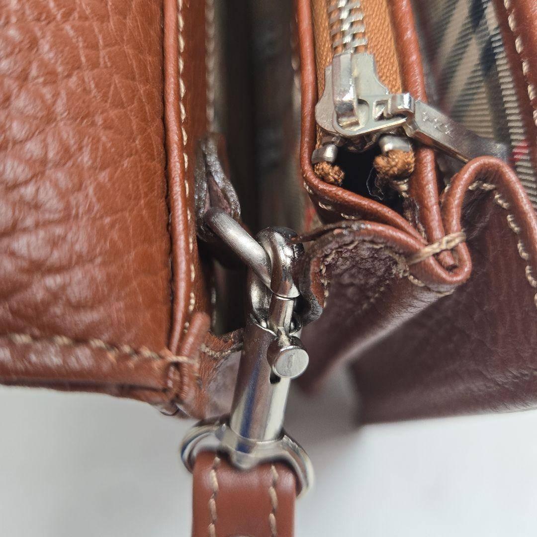 ほぼ未使用 BURBERRY クラッチバッグ 鍵完備 シボレザー
