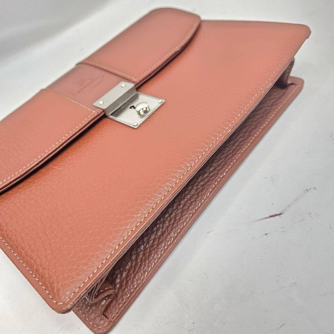 ほぼ未使用 BURBERRY クラッチバッグ 鍵完備 シボレザー