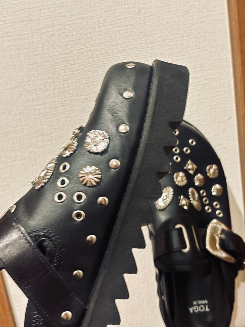 【43】TOGA VIRILIS SHOE EYELET L SABOT