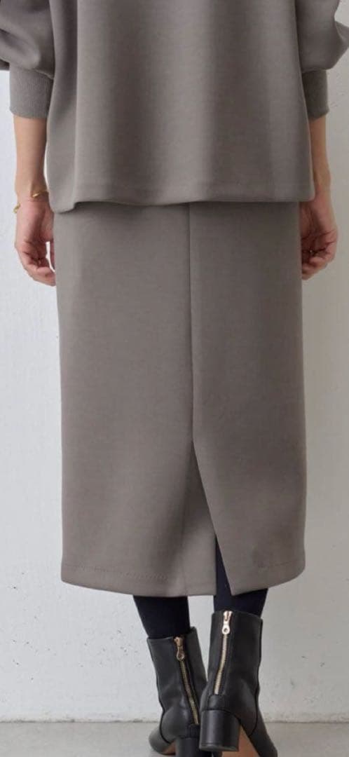 新品タグ付き　ビアズリー ダンボールパフトレーナー セットアップ プレゼント付き