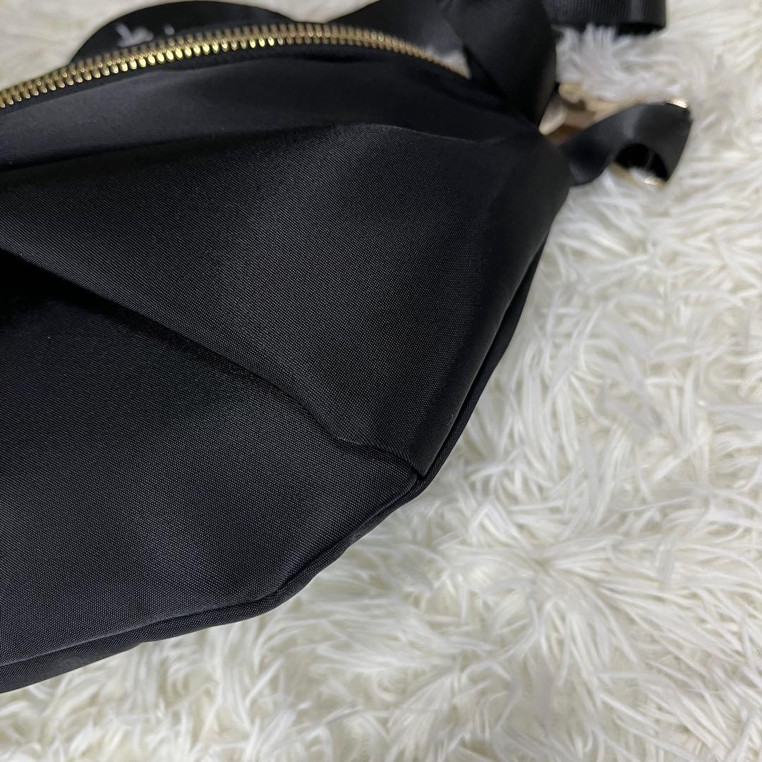 【美品】トッカ RIBBON KNOT ボディバッグ ナイロン 黒
