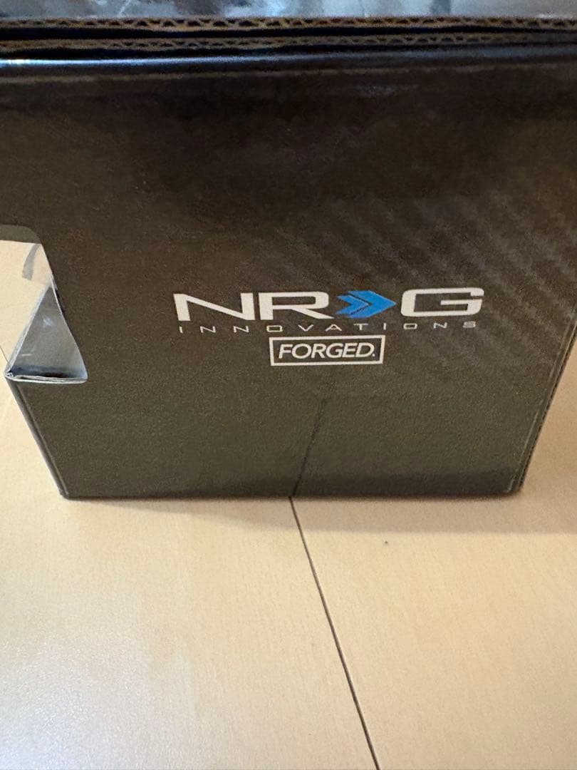 パーソナルハンドル＋NRG 脱着式ゴールドハブ付き