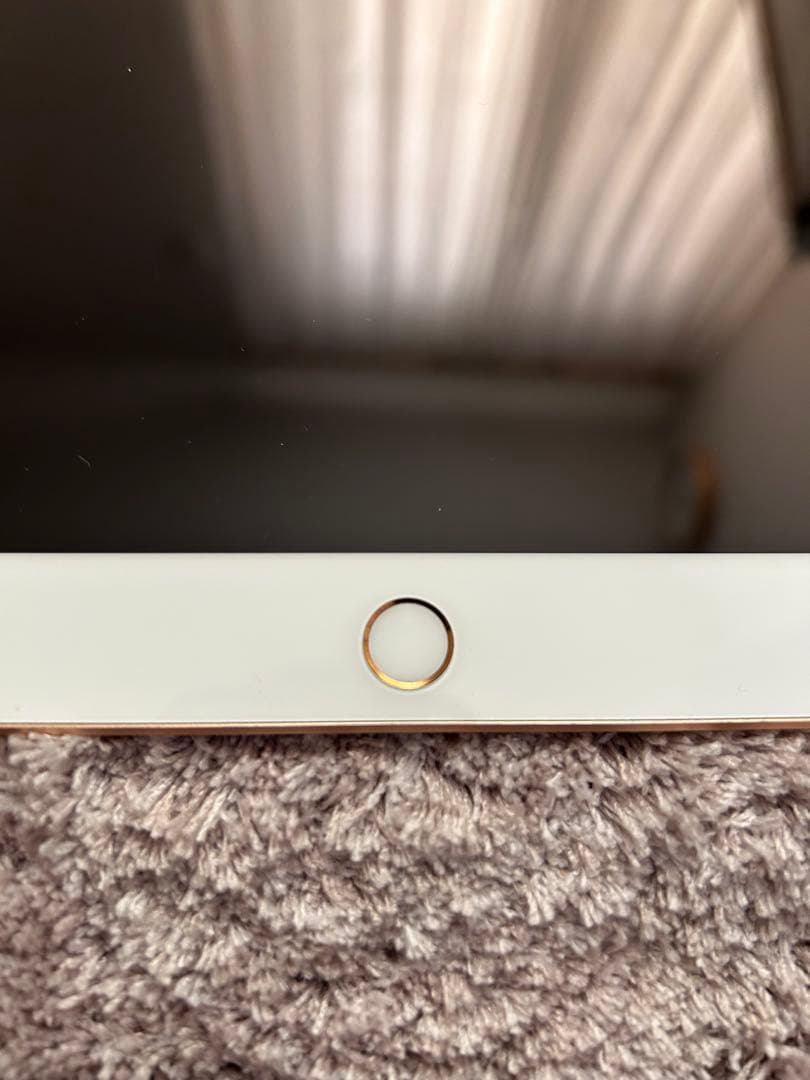 iPad 第6世代 32GB Wi-Fiモデル 画面キズ無/バッテリー消耗有