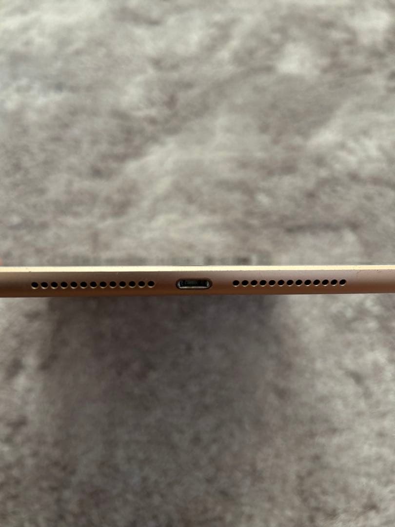 iPad 第6世代 32GB Wi-Fiモデル 画面キズ無/バッテリー消耗有