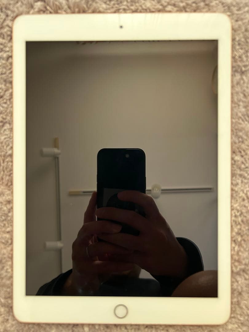 iPad 第6世代 32GB Wi-Fiモデル 画面キズ無/バッテリー消耗有