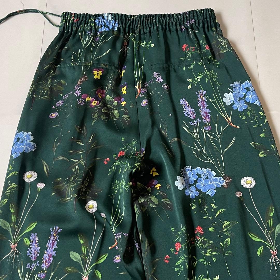 極美品 ティッカ TICCA フラワープリントパンツ 25SS ダークグリーン✨