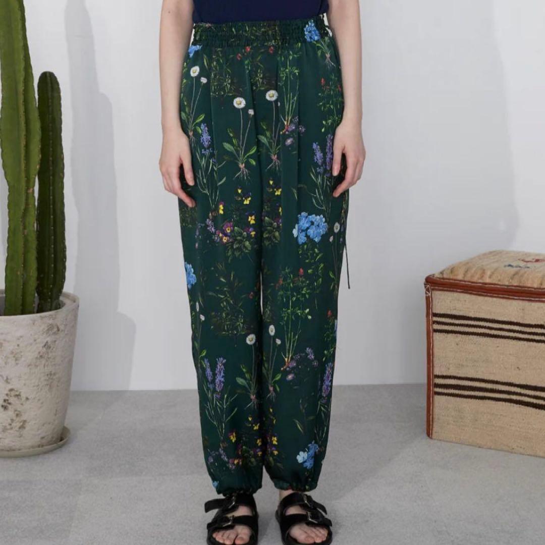極美品 ティッカ TICCA フラワープリントパンツ 25SS ダークグリーン✨