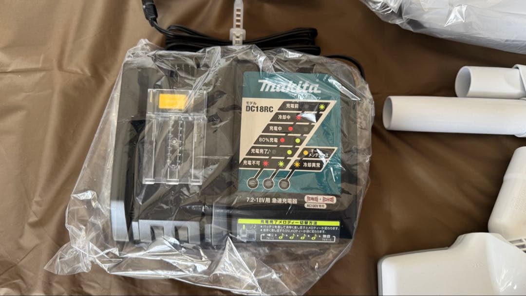 マキタ 充電式クリーナー CL142FDRFW