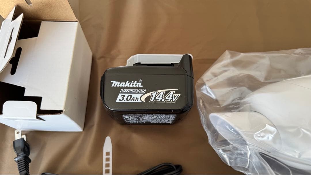 マキタ 充電式クリーナー CL142FDRFW