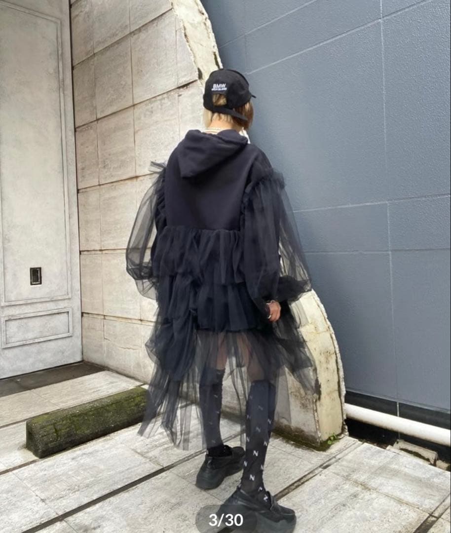 トップス VIVIANO / Tiered Tulle Trimmed Hoodie
