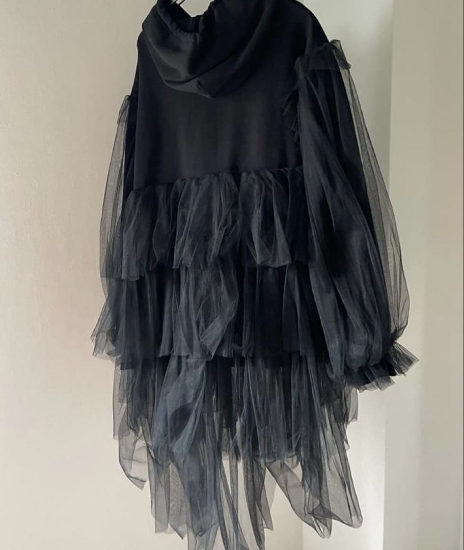 トップス VIVIANO / Tiered Tulle Trimmed Hoodie