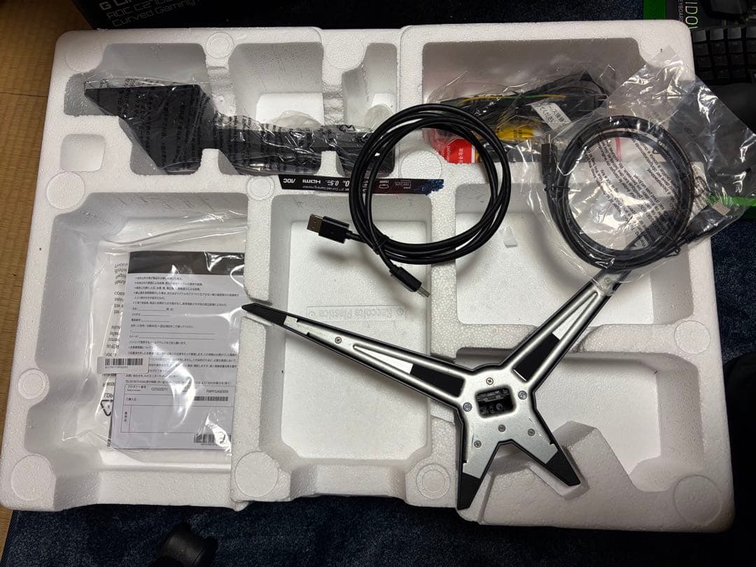 AOC C27G2ZE 27インチ湾曲ディスプレイ本体