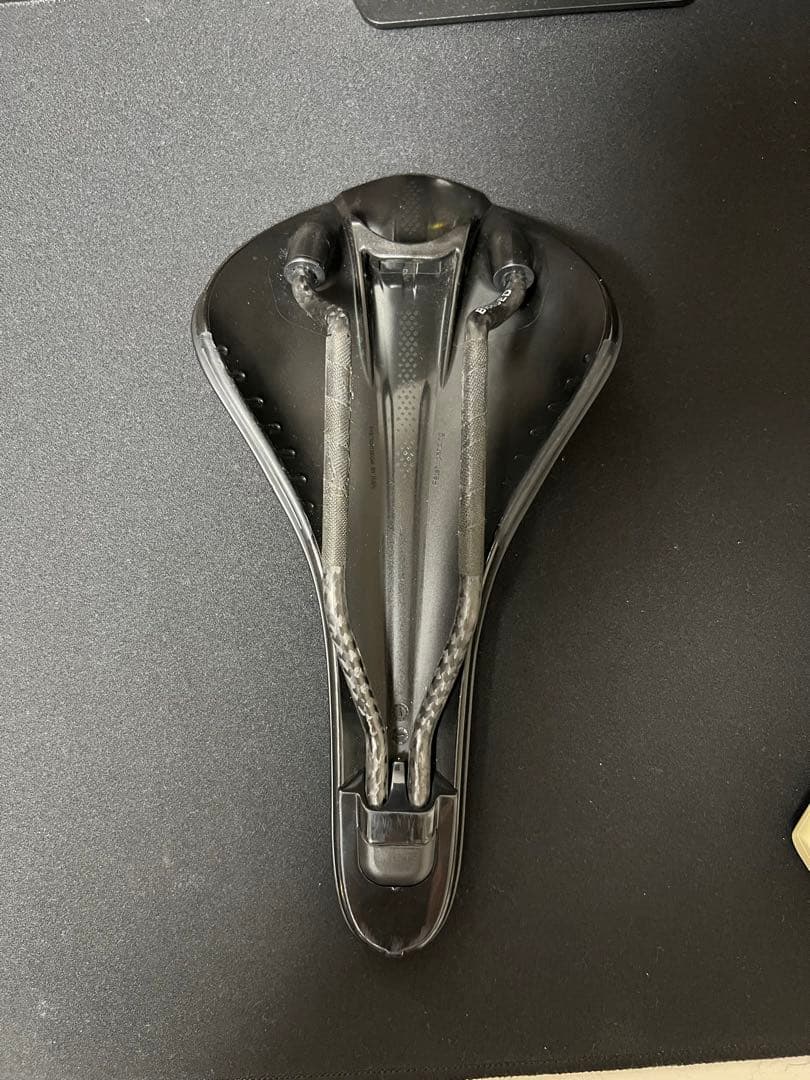 fizik VERSUS EVO ALIANTE R1 カーボンサドルフィジーク