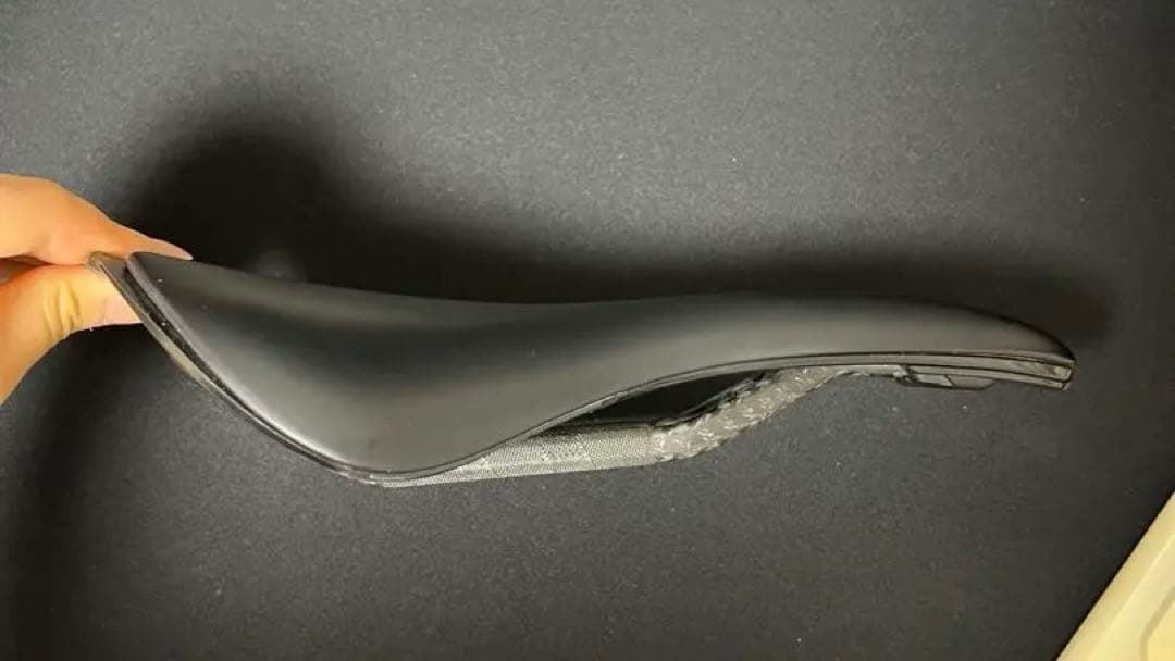 fizik VERSUS EVO ALIANTE R1 カーボンサドルフィジーク