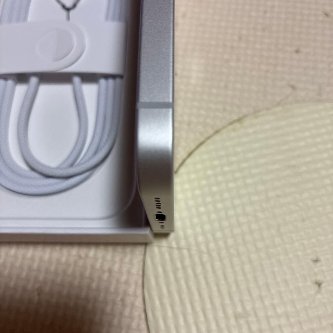 iPhone 16e ホワイト　128 SIMフリー　ホワイトのお箱