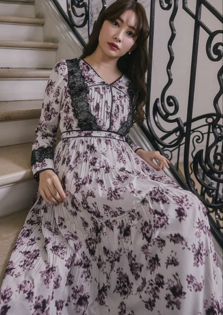 新品タグ付き　Herlipto GrasseFloralPleatedDress