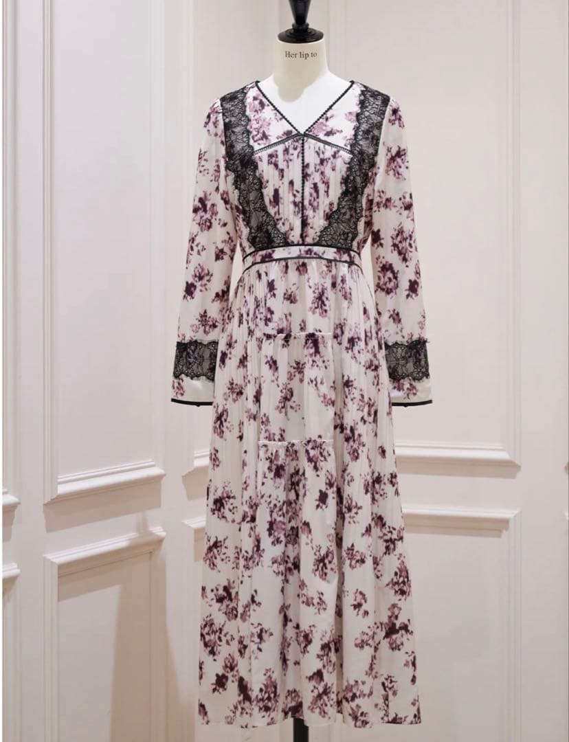新品タグ付き　Herlipto GrasseFloralPleatedDress
