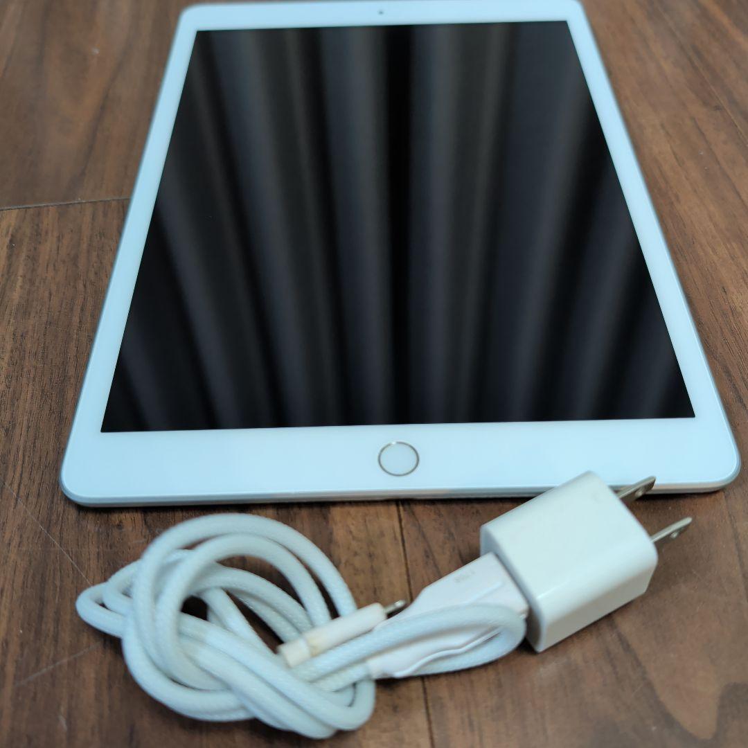 Apple iPad 第7世代 本体 シルバー WiFiモデル 美品充電器付き