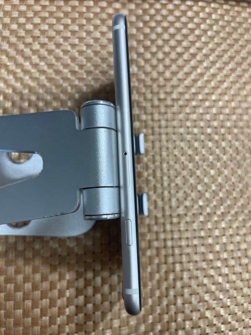 iPhone SE 第3世代 128 スターライトSIMフリー【2890】