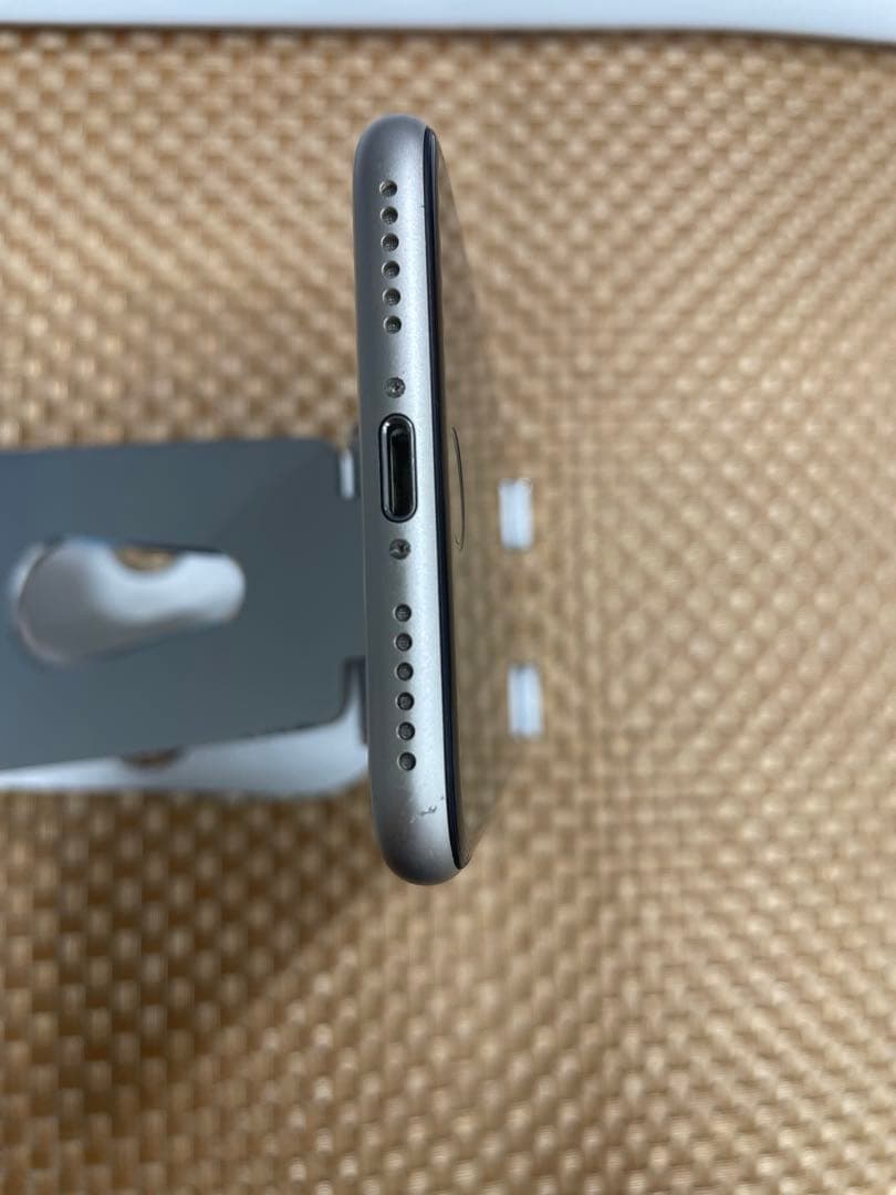 iPhone SE 第3世代 128 スターライトSIMフリー【2890】