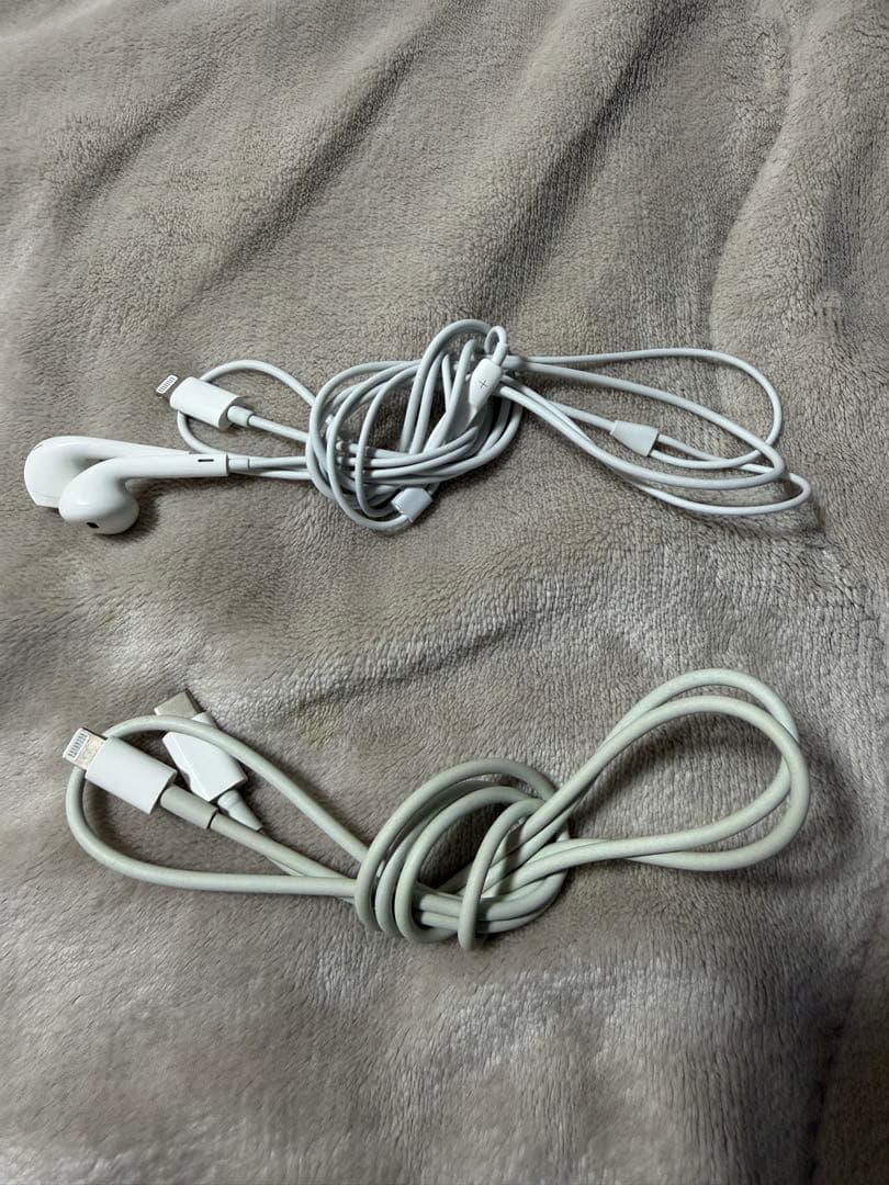 ふ*わ様 iPhone13 ブルー 充電コード イヤホン付き