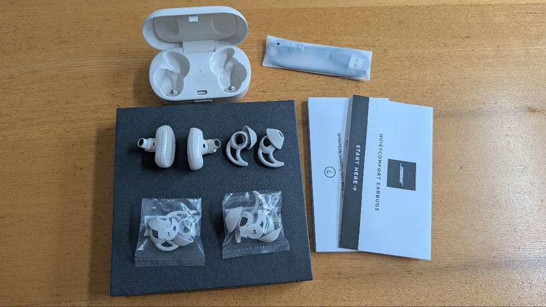 BOSE　ノイズキャンセリング　イヤホン　オフホワイト　美品