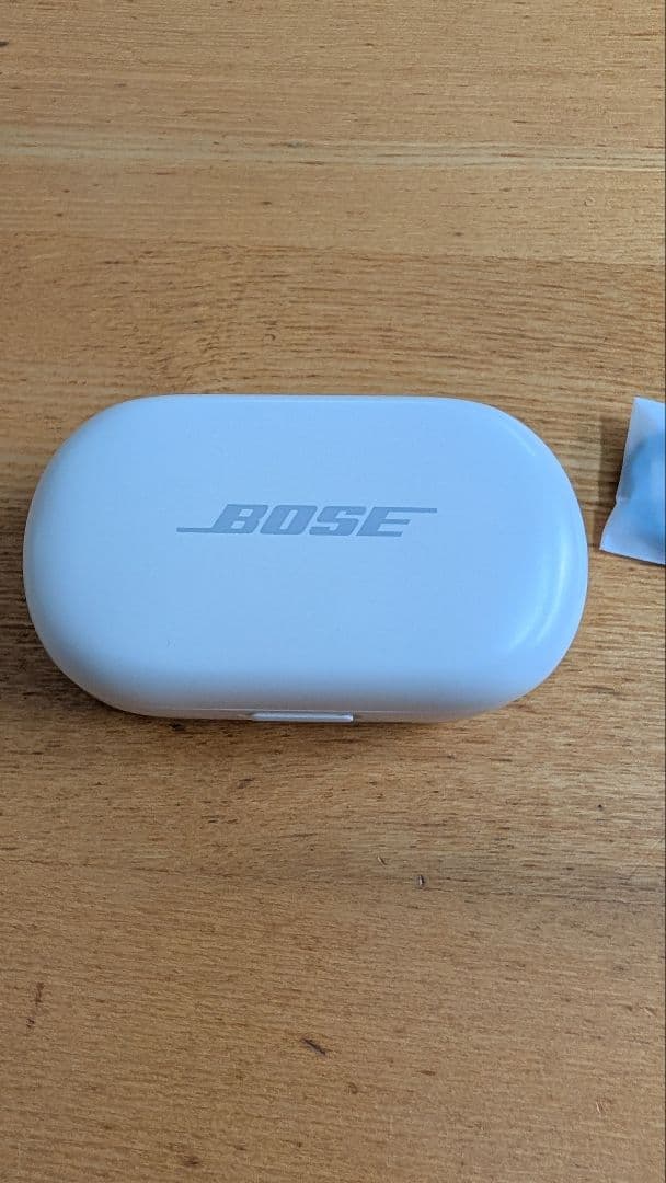 BOSE　ノイズキャンセリング　イヤホン　オフホワイト　美品