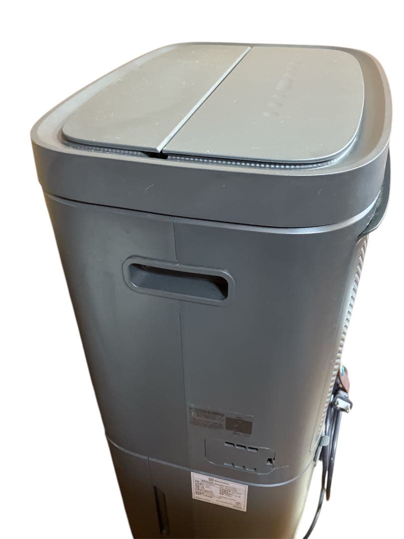 エレクトロラックス 2022年製　空気清浄機付き除湿機 EDH12TRBD3