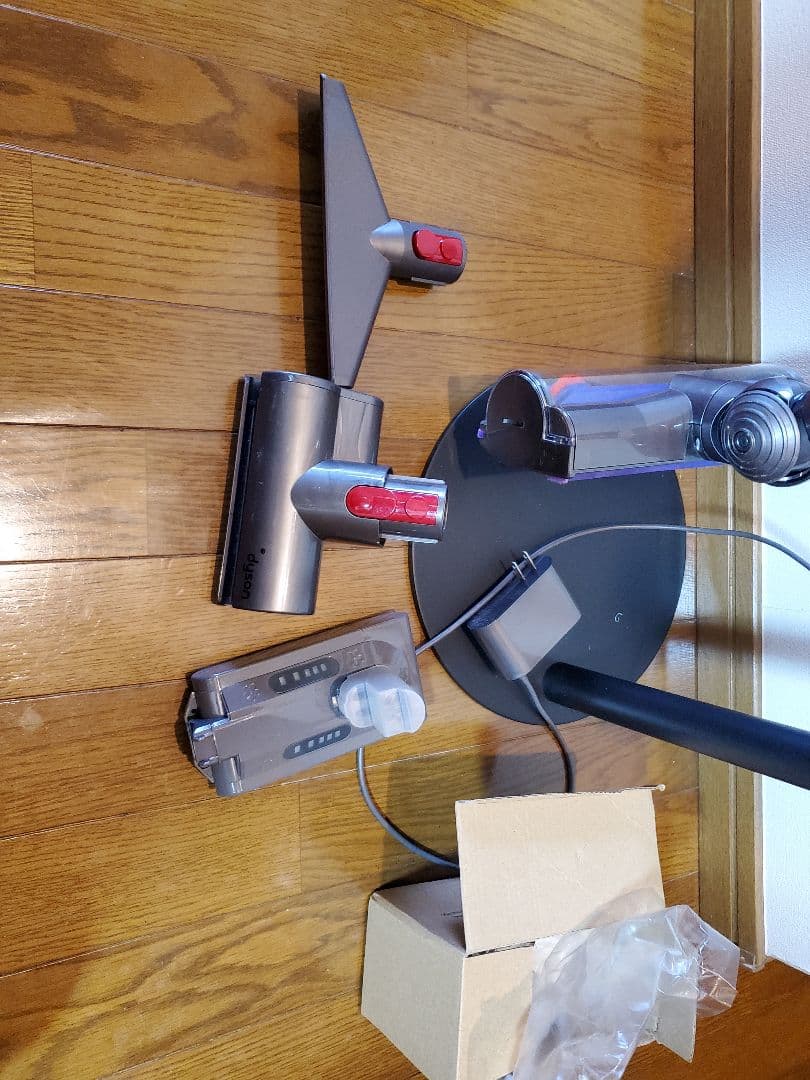 値下げ　Dyson V10　分解清掃動作確認済　スタンド　予備新品バッテリー付