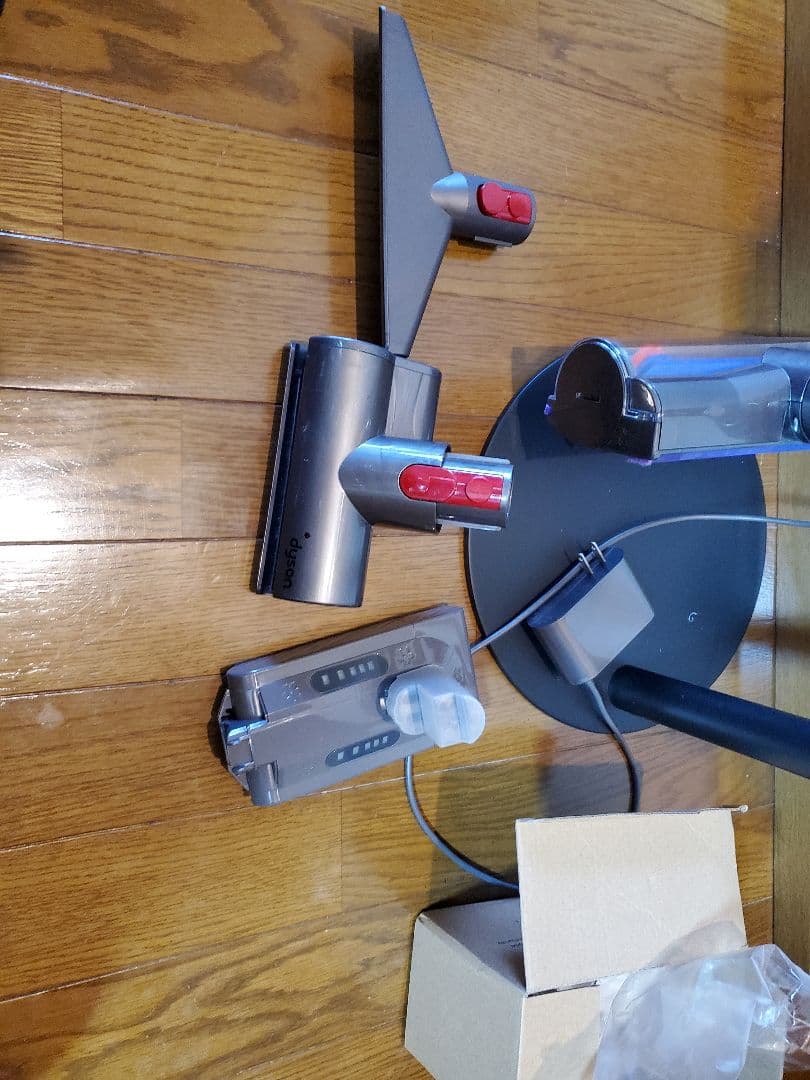 値下げ　Dyson V10　分解清掃動作確認済　スタンド　予備新品バッテリー付