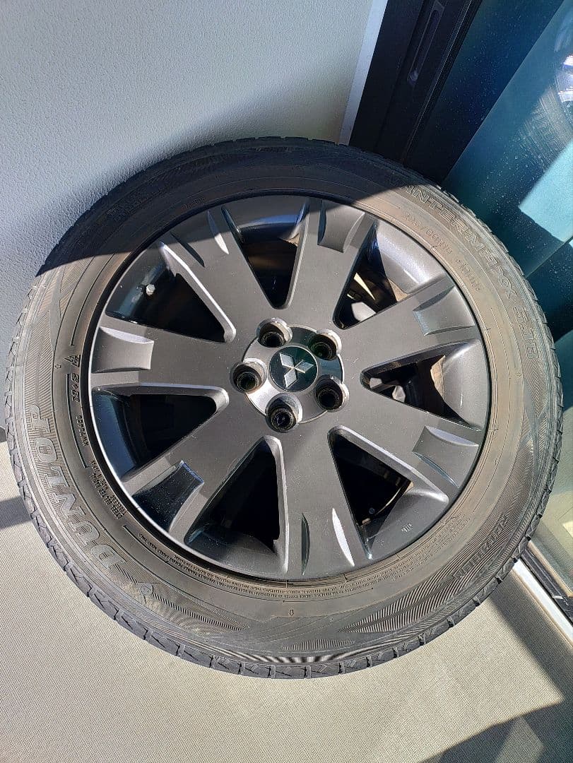 デリカD5純正タイヤ　225/60/18スタッドレス