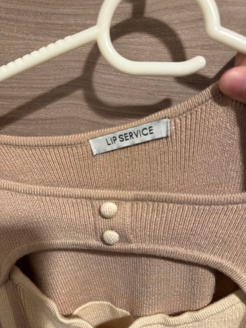 lip serviceデコルテオープンバイカラーリボンニットワンピース