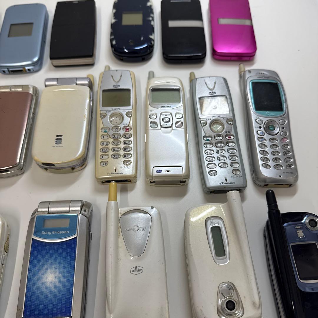 多色折りたたみ携帯電話25個セット　ジャンク
