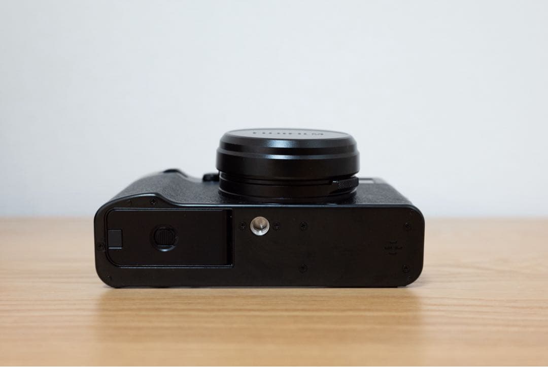 【先月新品購入品】Fujifilm X100VI ブラック　サムグリップ付